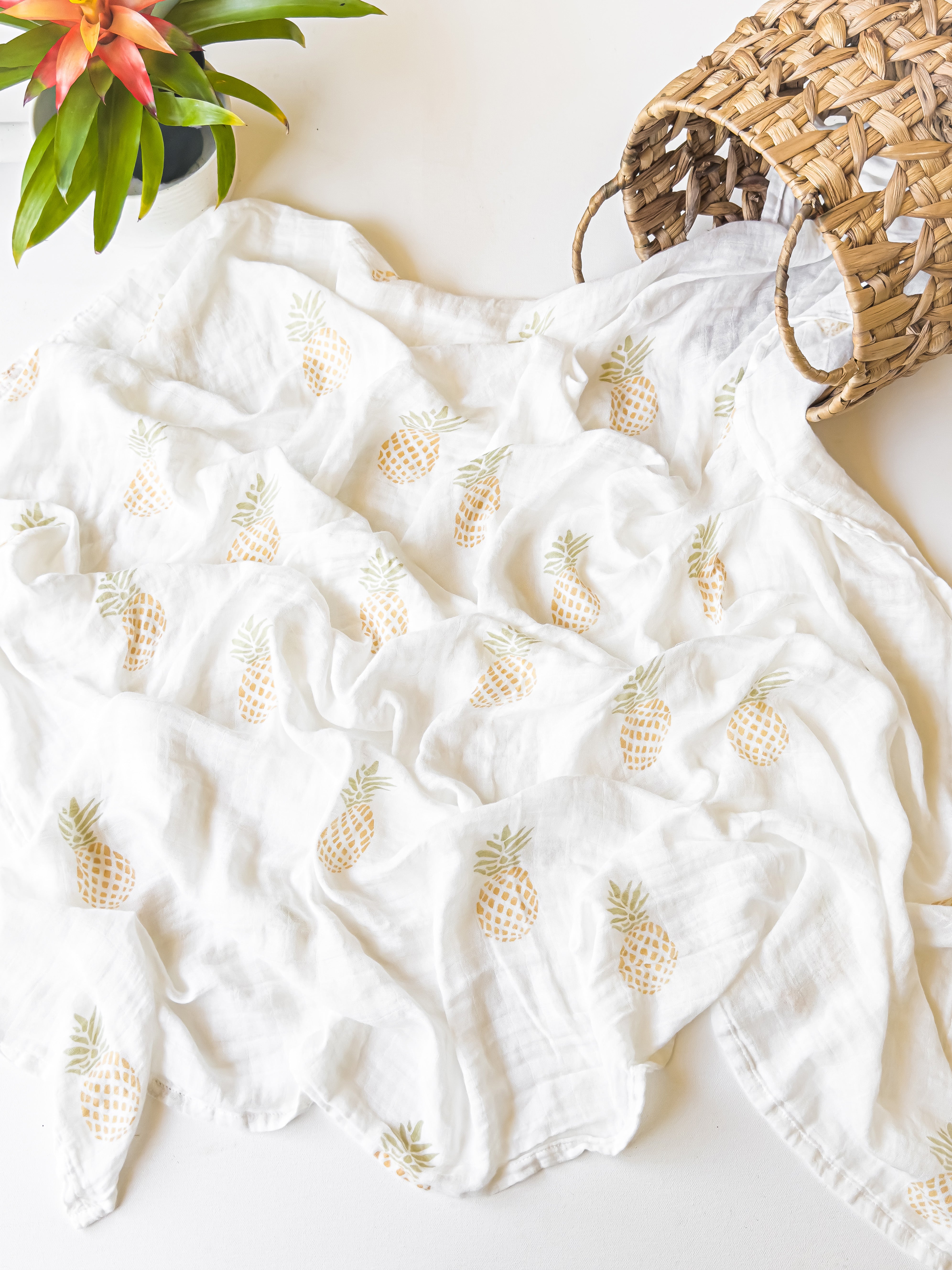 Pineapple Print Organic Bamboo Swaddle - Coca + B.