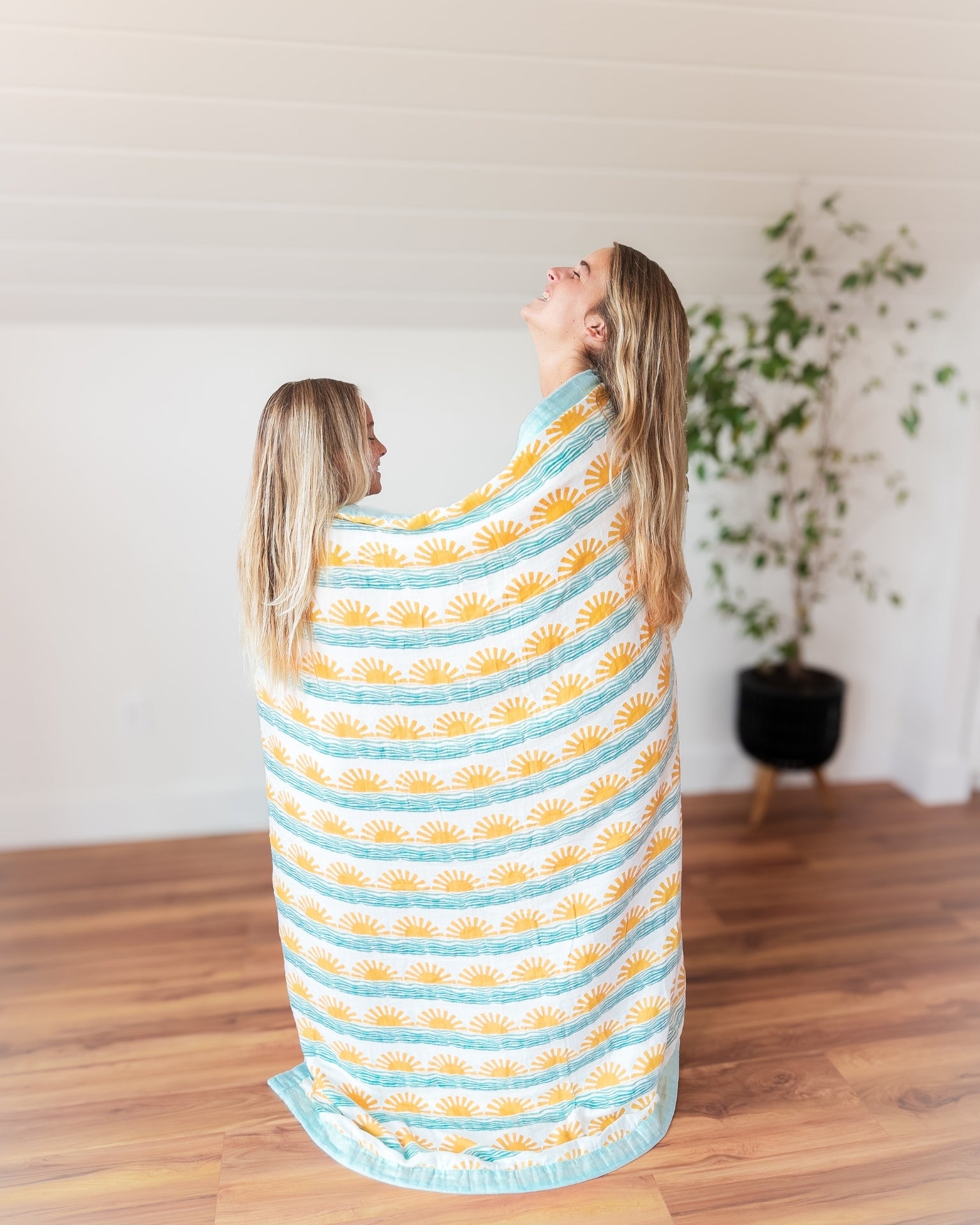 Sun + Wave Organic Muslin Throw Blanket - Coca + B.